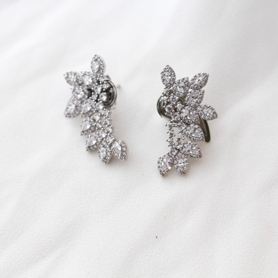 Brinco Ear Cuff Nina Gotas Zircônias Folheado em Ródio Branco