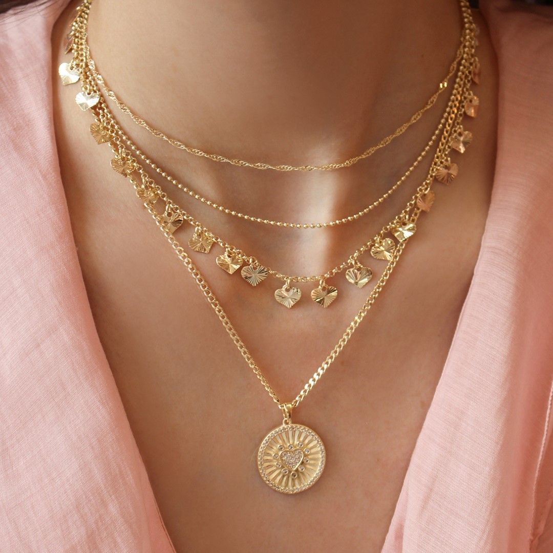 Choker Três Voltas Ana Flávia Mini Medalhas Coração Folheado a Ouro 18k