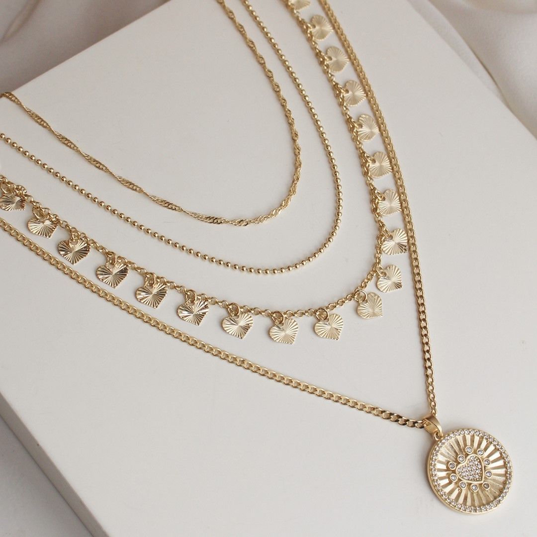 Choker Três Voltas Ana Flávia Mini Medalhas Coração Folheado a Ouro 18k