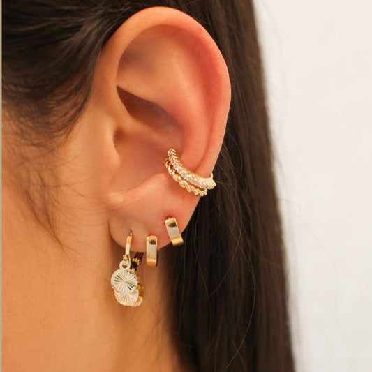 Brinco Argolinha Ana Laura Medalha Folheado a Ouro 18k