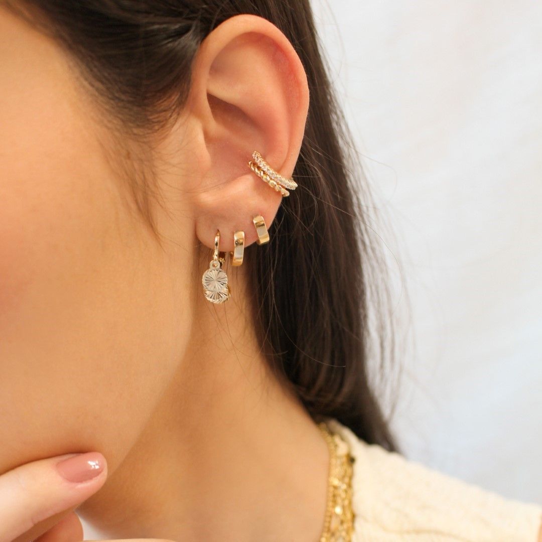 Brinco Argolinha Ana Laura Medalha Folheado a Ouro 18k