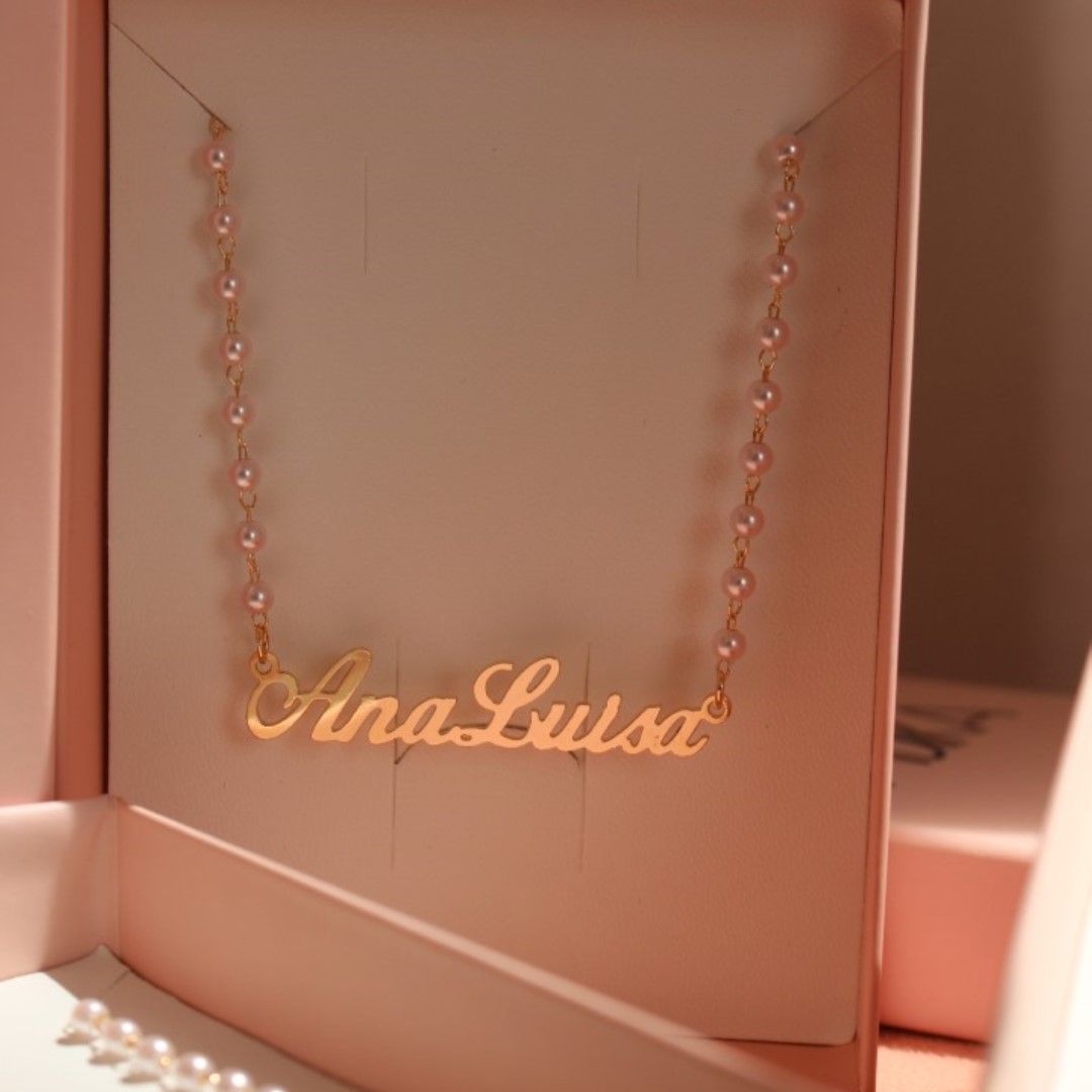 Colar Personalizado Manuscrito Nome Pérolas Folheado a Ouro 18k
