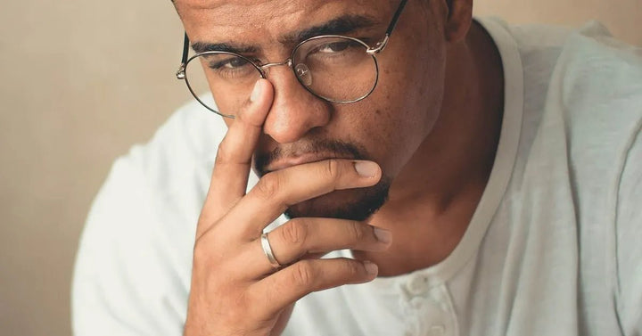 Homem usa anel de noivado? Entenda mais essa tradição - Piuka