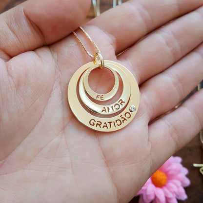 Colar Longo Life Círculos Fé, Amor e Gratidão Folheado a Ouro 18k
