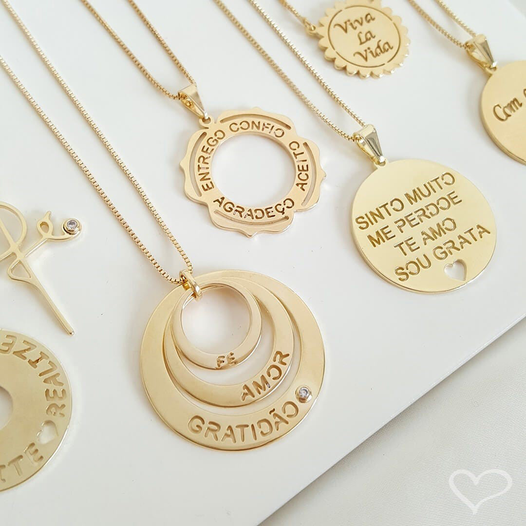 Colar Longo Life Círculos Fé, Amor e Gratidão Folheado a Ouro 18k
