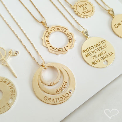 Colar Longo Life Círculos Fé, Amor e Gratidão Folheado a Ouro 18k