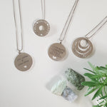 Colar Longo Medalha Ho’oponopono Folheado em Ródio Branco