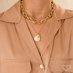 Colar Longo Medalha Martha Amuletos Folheado a Ouro 18k