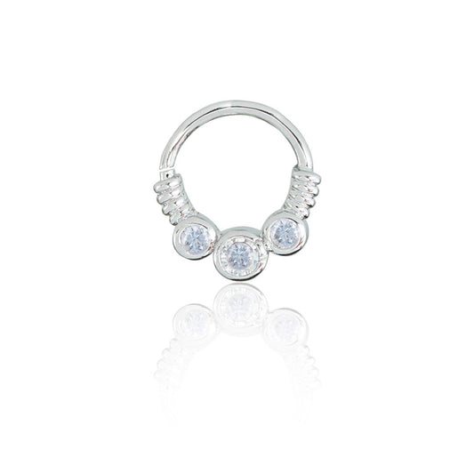 Piercing de Furo Piuka Argola Torção 8mm Rebeca Zircônias Prata