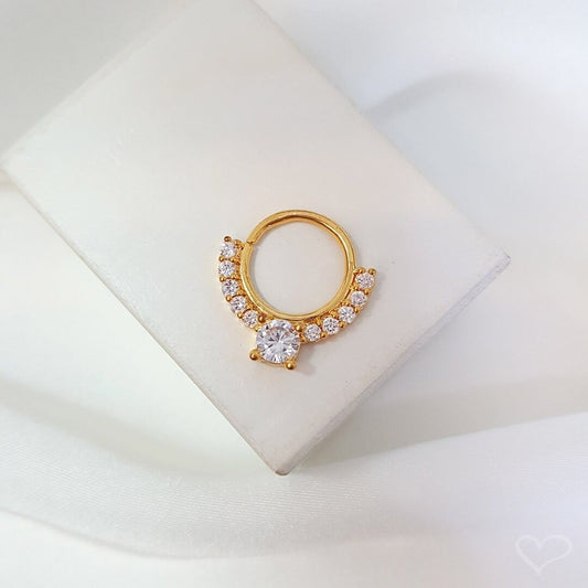 Piercing de Furo Argola Torção 8mm Bianca Zircônias Dourado Piuka