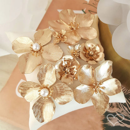 Brinco de Flor Petúnia Dourado
