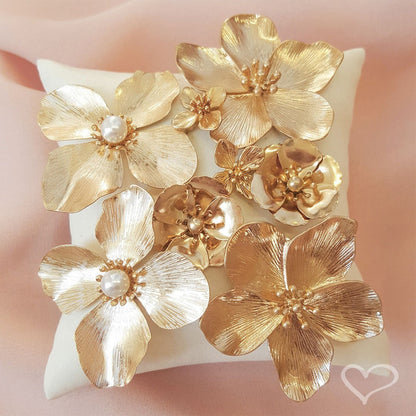 Brinco de Flor Petúnia Dourado