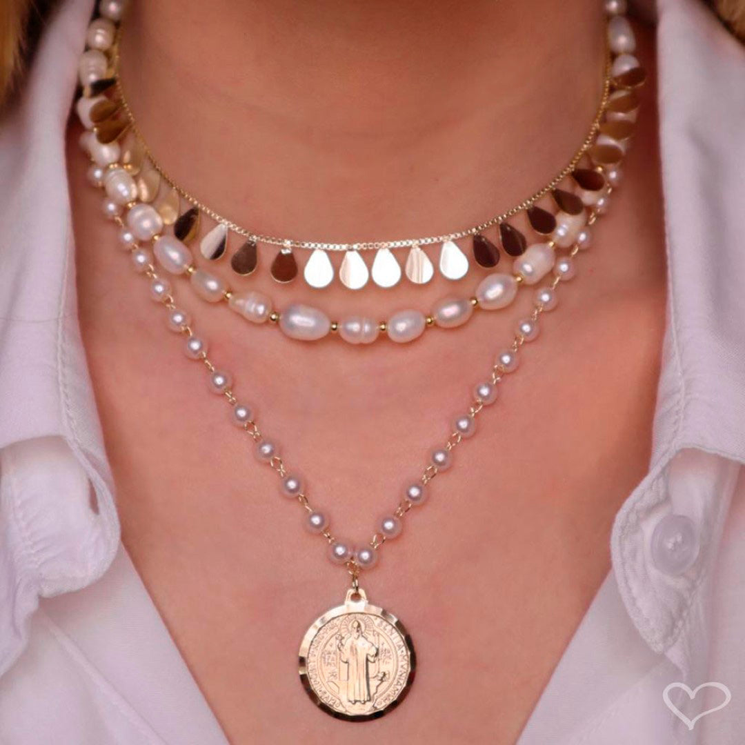 Choker Medalha São Bento Pérolas Folheado a Ouro 18k