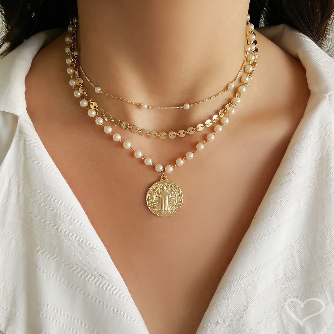 Choker Medalha São Bento Pérolas Folheado a Ouro 18k