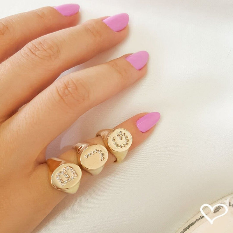 Anel de Dedinho Piuka Letra Inicial  Zircônia Folheado a Ouro 18k