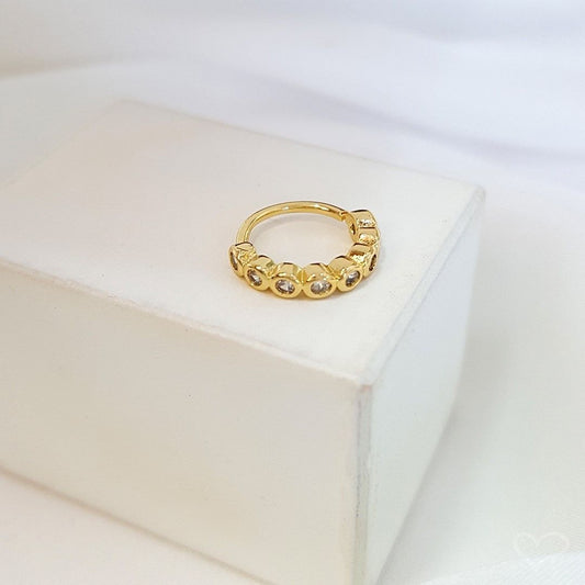Piercing de Furo Piuka Argola Torção 10mm Nani Pontos de Luz Zircônias Dourado