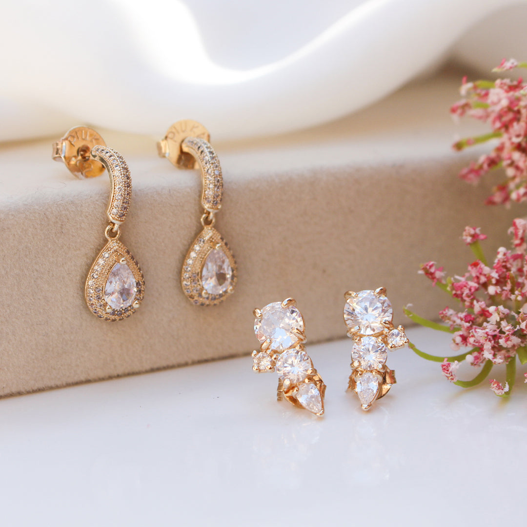 Brinco Piuka Meia Argola Pilar Gota Zircônia Cristal Fosca e Brilhante Folheado a Ouro 18k