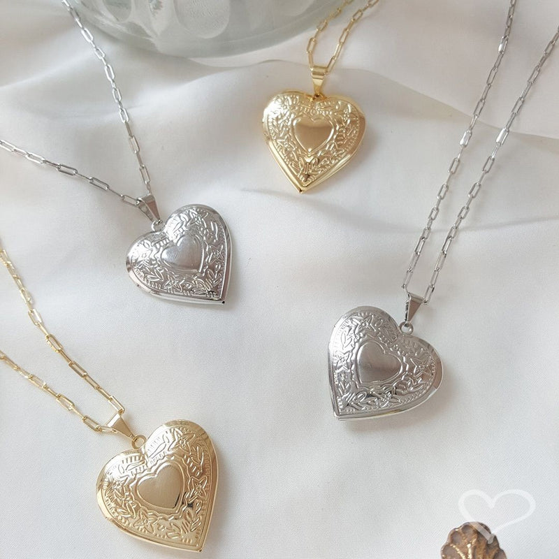 Colar Feminino Amore Relicário Coração Folheado em Ródio Branco