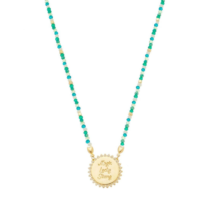 Colar Feminino Medalha Magic Lucky Strong Cristais Folheado a Ouro 18k