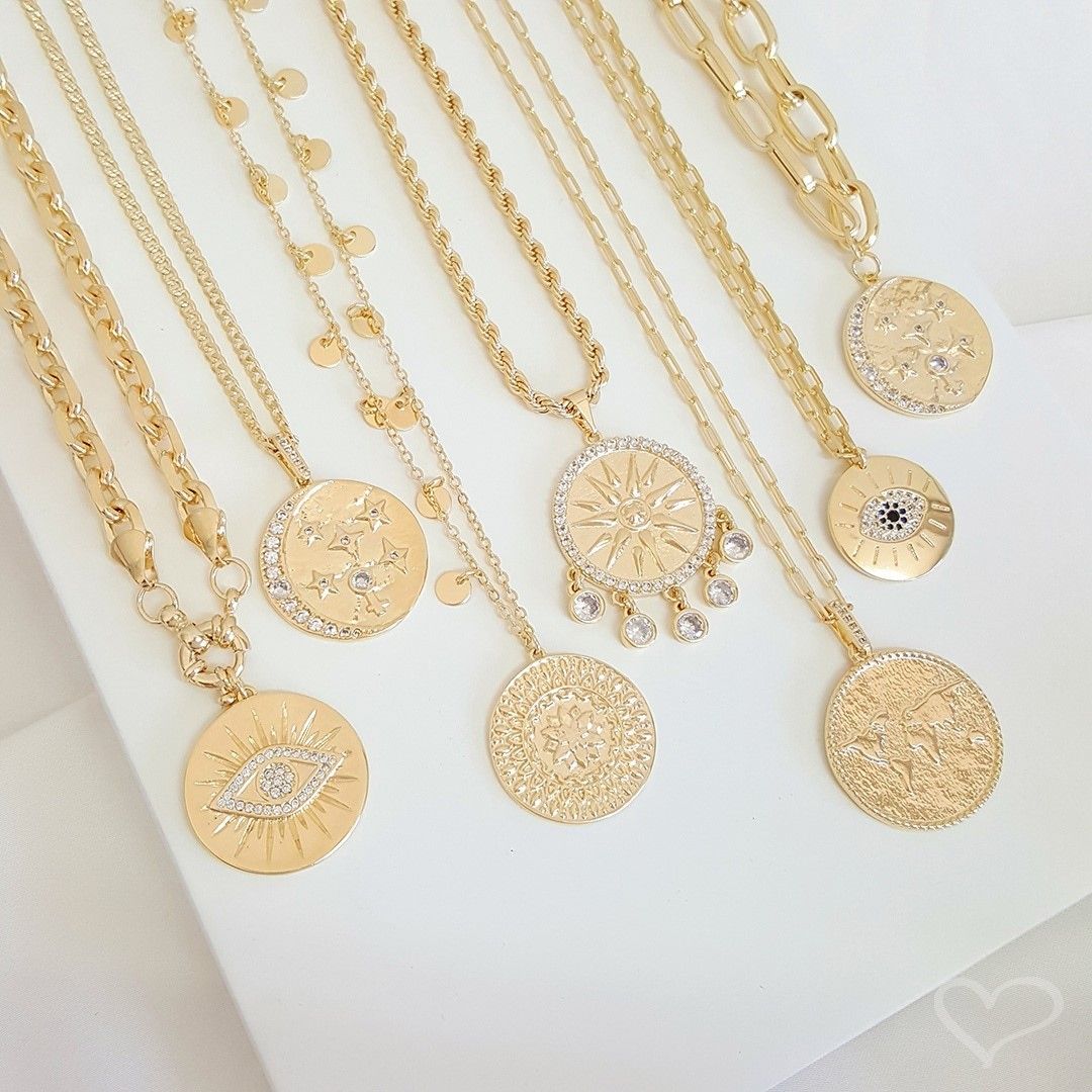 Colar Olho Grego Medalha Mykonos Zircônia Safira e Cristal Folheado a Ouro 18k