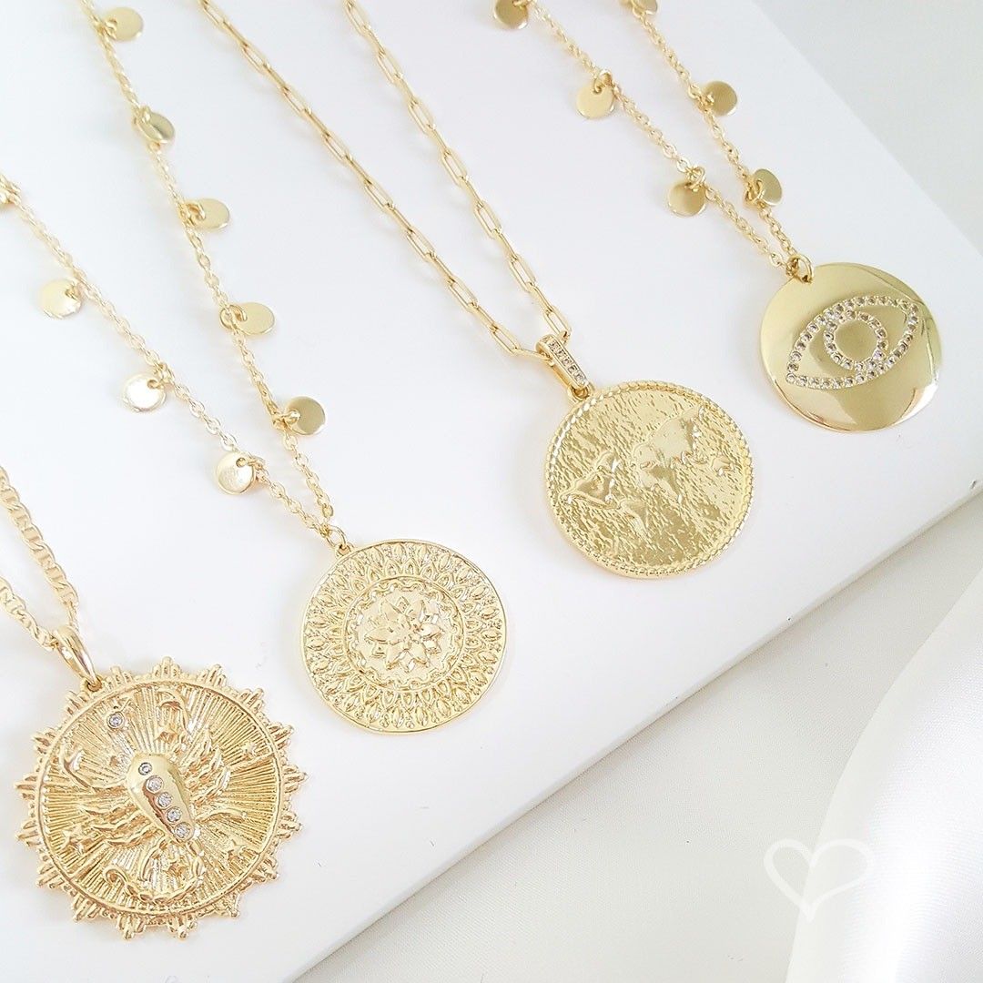 Colar Feminino Medalha Mapa Mundi Sonhe Alto Folheado a Ouro 18k