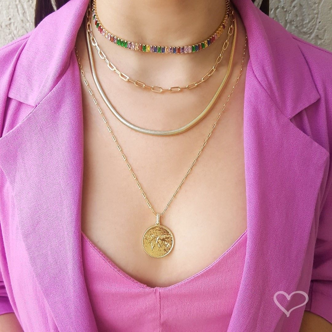 Colar Feminino Medalha Mapa Mundi Sonhe Alto Folheado a Ouro 18k