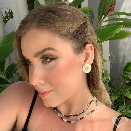 Brinco Piuka Flor Peônia Off White