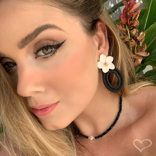 Brinco de Flor Verbena Branco e Preto