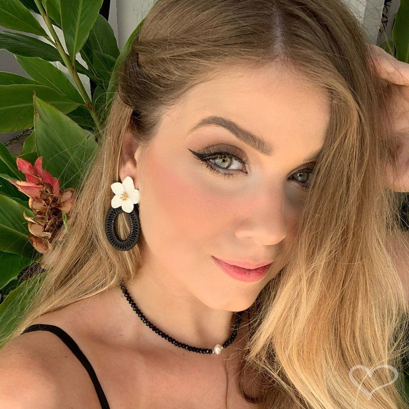 Brinco de Flor Verbena Branco e Preto