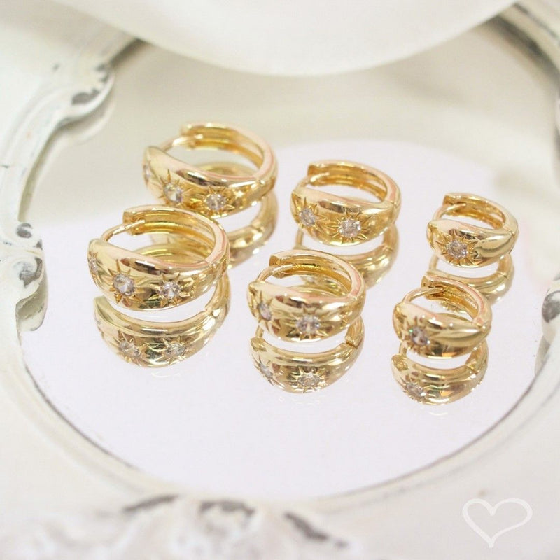 Trio de Brincos Argolinhas Cacá Estrelas Zircônias Folheado a Ouro 18k