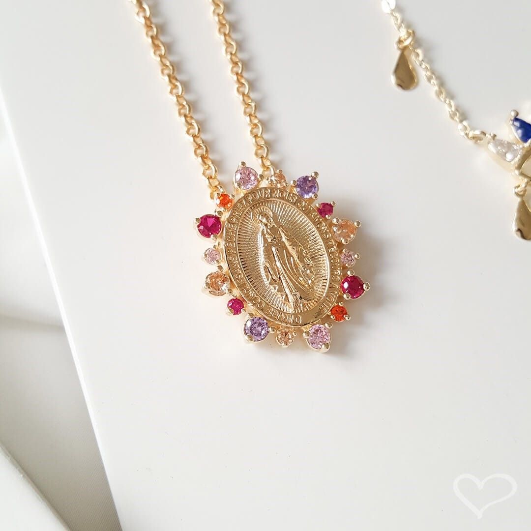 Colar Nossa Senhora das Graças Medalha Milagrosa Zircônias Coloridas Folheado a Ouro 18k