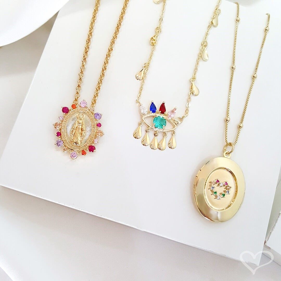 Colar Nossa Senhora das Graças Medalha Milagrosa Zircônias Coloridas Folheado a Ouro 18k