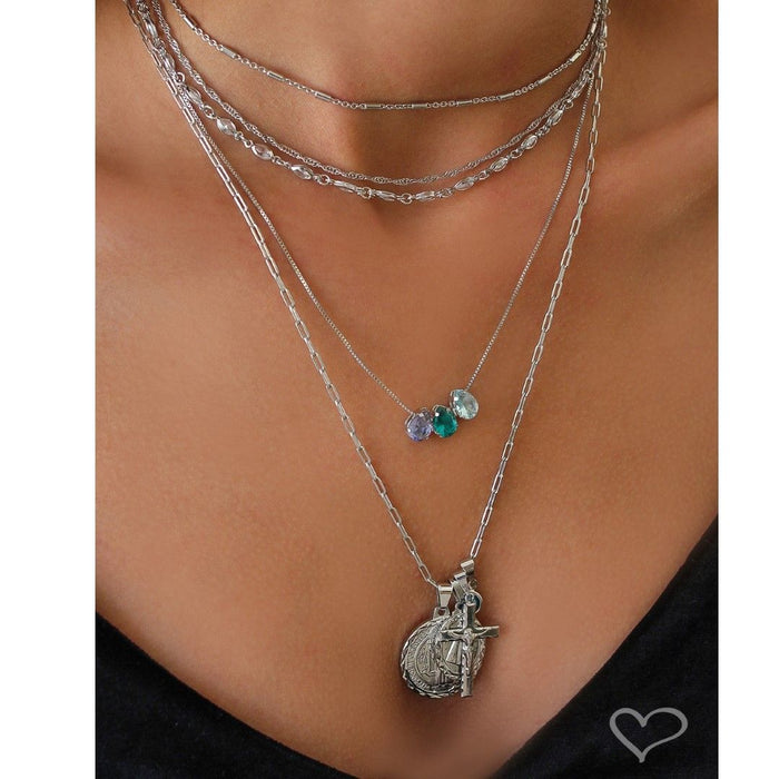 Colar Longo Medalha Martha Amuletos Folheado em Rodio Branco