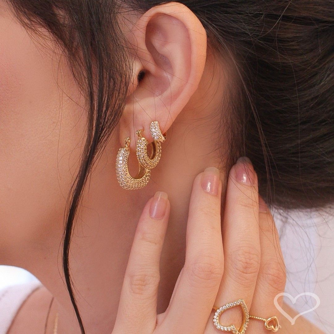 Brinco de Argola Cravejada Katy Zircônias Folheado a Ouro 18k