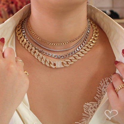 Colar Curto Aline Elos Cravejados Zircônias Folheado a Ouro 18k