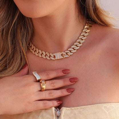 Colar Curto Aline Elos Cravejados Zircônias Folheado a Ouro 18k