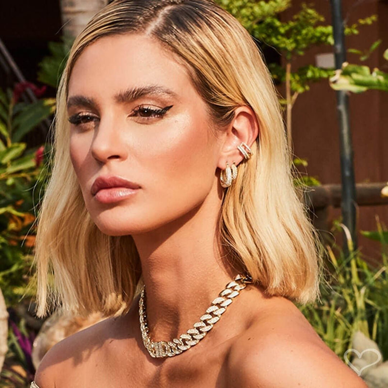 Colar Curto Aline Elos Cravejados Zircônias Folheado a Ouro 18k