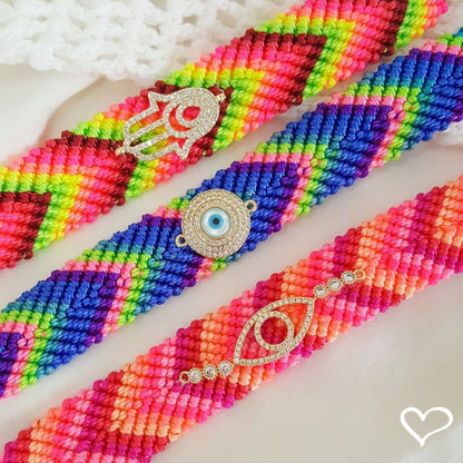 Pulseira Ajustável Olho Grego Macramê Tons de Azul Madrepérola Zircônias Danna