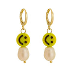 Brinco Argolinha Smile Pérola de Água Doce Folheado a Ouro 18k