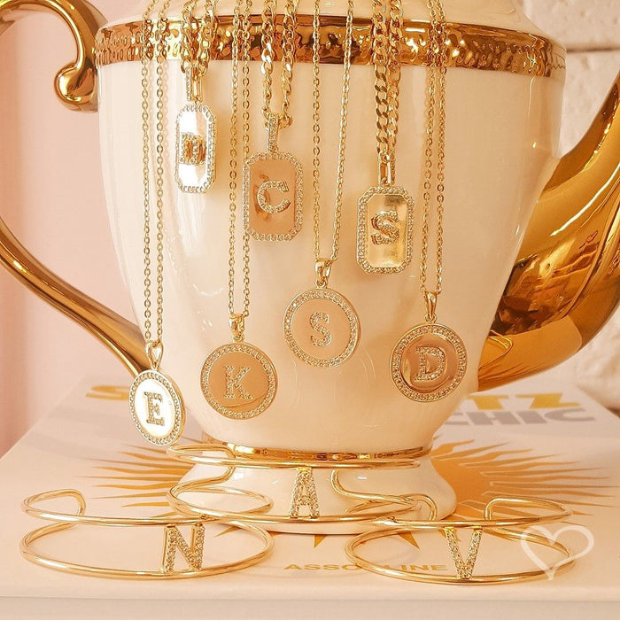 Bracelete Piuka Lina Letra Inicial Aro Duplo Zircônias Folheado a Ouro 18k