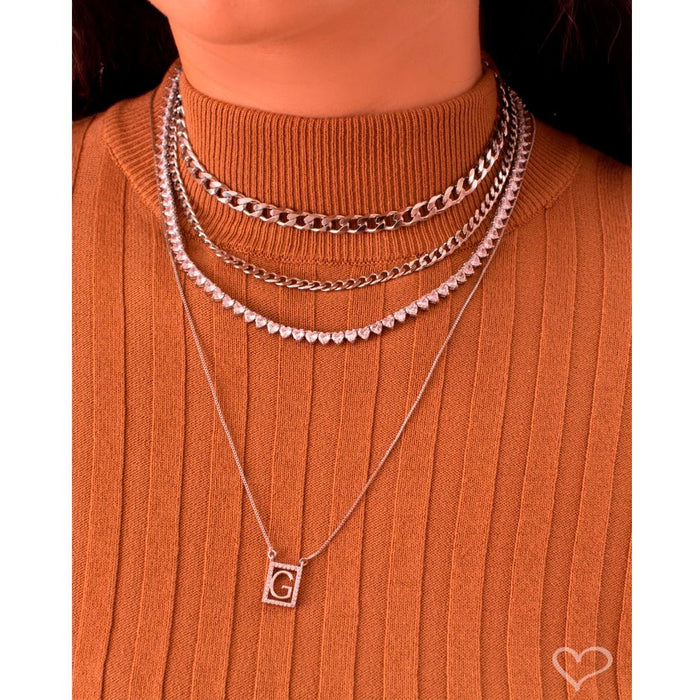 Escapulário Letra Inicial Coração Zircônias Folheado em Ródio Branco