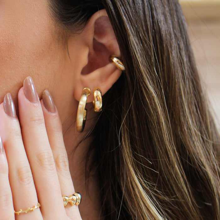 Brinco Piuka Argola Tubo Araine Filetes Folheado a Ouro 18k