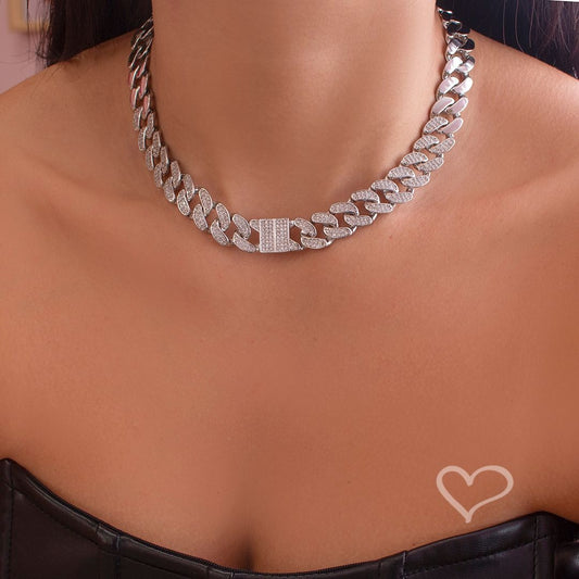 Colar Curto Aline Elos Cravejados Zircônias Folheado em Ródio Branco