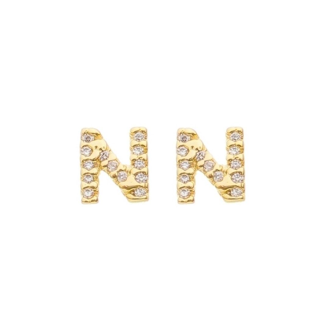Brinco Mini Letra Inicial Zircônias Folheado a Ouro 18k