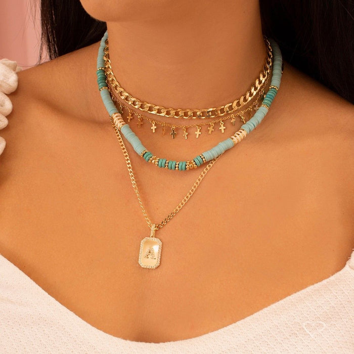 Colar Placa Vintage Letra Inicial a Zircônias Folheado a Ouro 18k