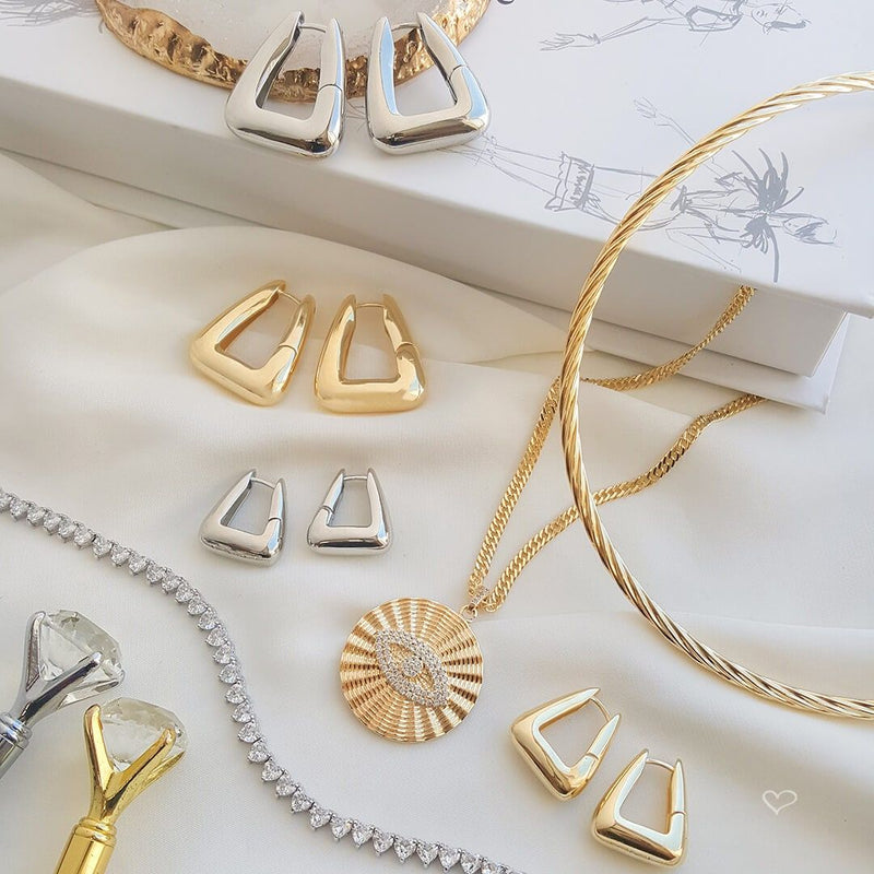 Brinco Argola Triangular Emily G Folheado em Ródio Branco