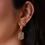 Brinco de Argolinha Centauri Placa Lua e Estrela Zircônias Folheado a Ouro 18k