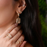 Brinco de Argolinha Centauri Placa Lua e Estrela Zircônias Folheado a Ouro 18k