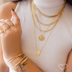 Escapulário Jesus Cristo e Espirito Santo Folheado a Ouro 18k