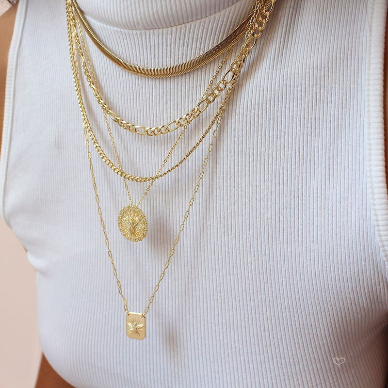 Escapulário Jesus Cristo e Espirito Santo Folheado a Ouro 18k